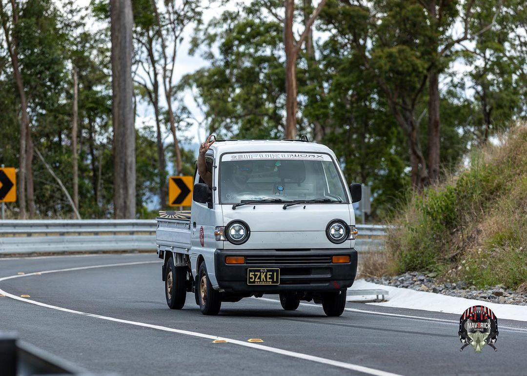 Scott's Suzuki Carry driving on the road