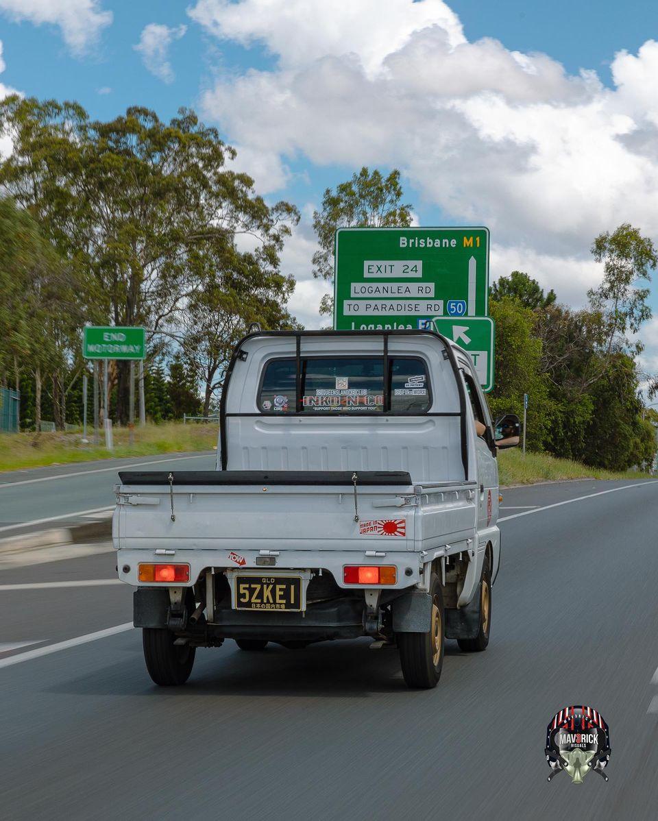 Scott's Suzuki Carry driving on the road